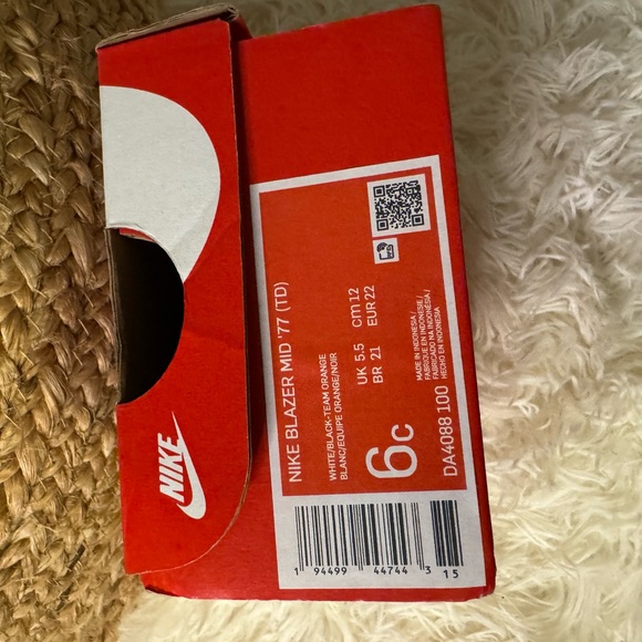 Nike Kids White and Black High-Top Sneakers - Picture 4 of 4